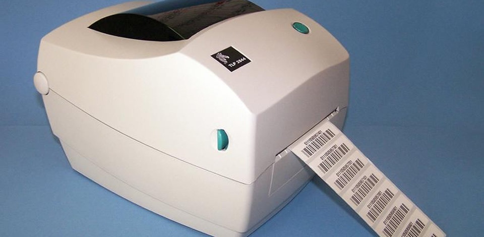 Thermotransferdrucker mit eingelegten Etiketten
